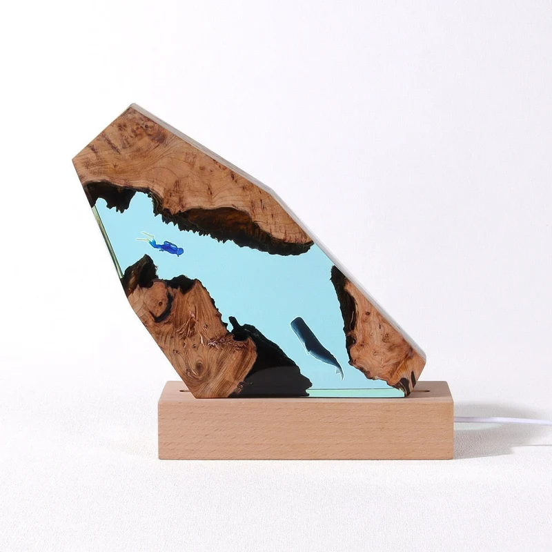 Dekorative Holz Lampe mit Wal Diorama