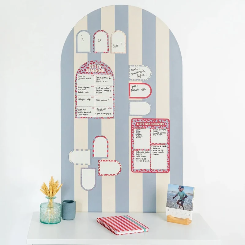 Gebogene Magnettafel Stripes Blue (1m x 58cm)