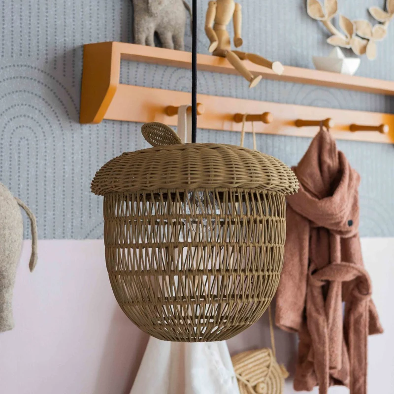 Hängelampe Eichel Vido aus Rattan, naturfarben