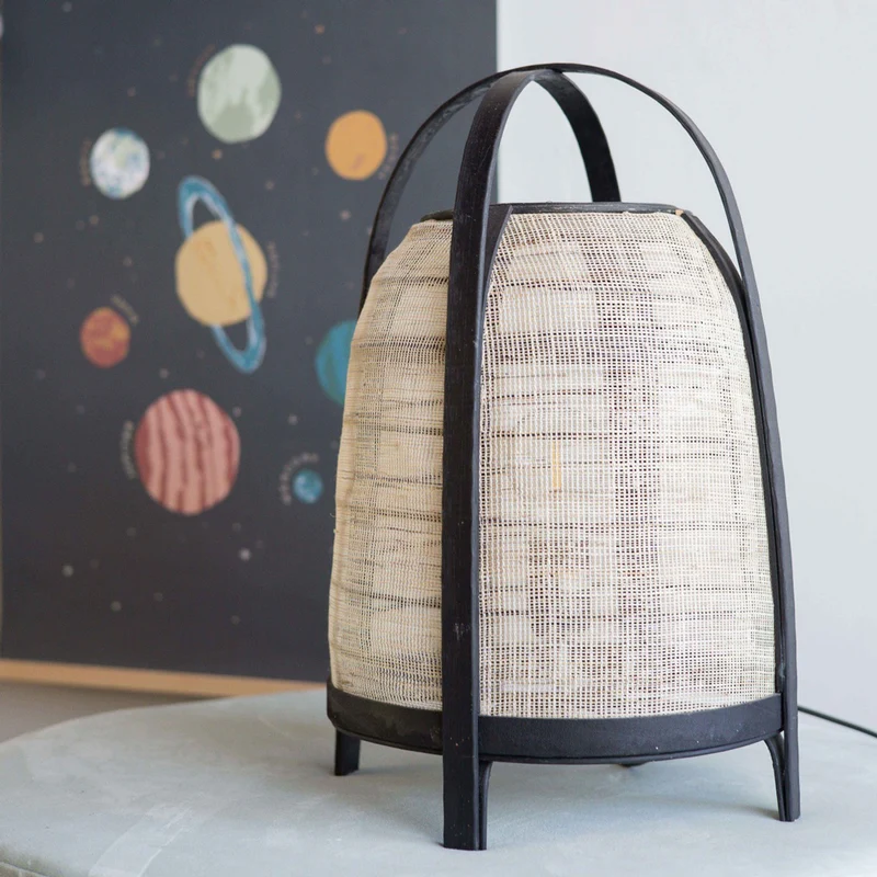 Tischlampe Mavie aus Bambus mit Holzdetails