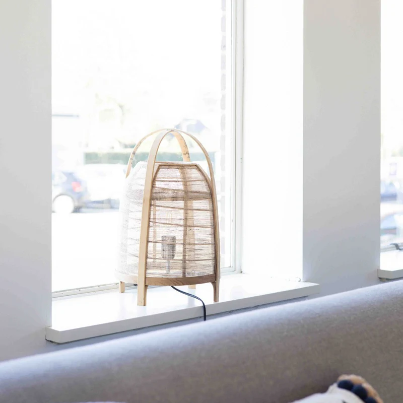 Tischlampe Mavie aus Bambus mit Holzdetails