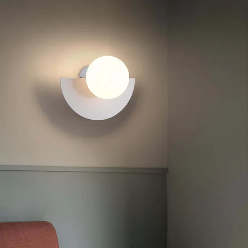 Half Moon LED Metal Wall Sconce, 28x20 Cm, 90-260V Indoor Light Euroselle