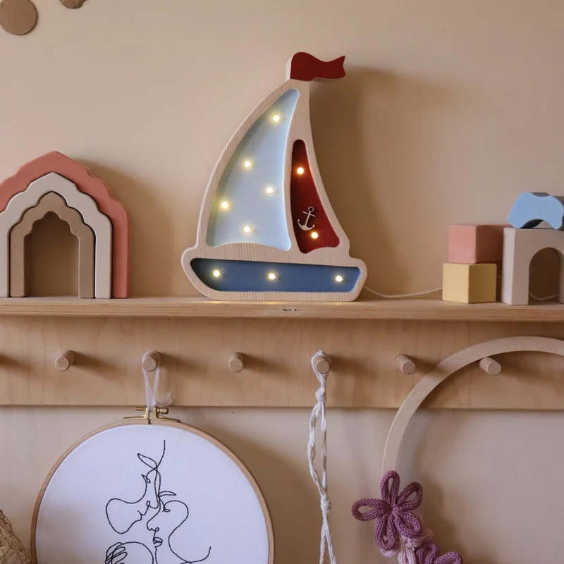 Mini LED Nachtlicht Segelboot aus Holz, dimmbar
