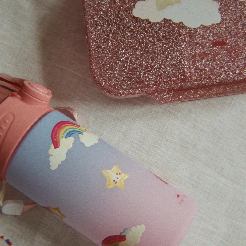 Wasserflasche mit Regenbogen