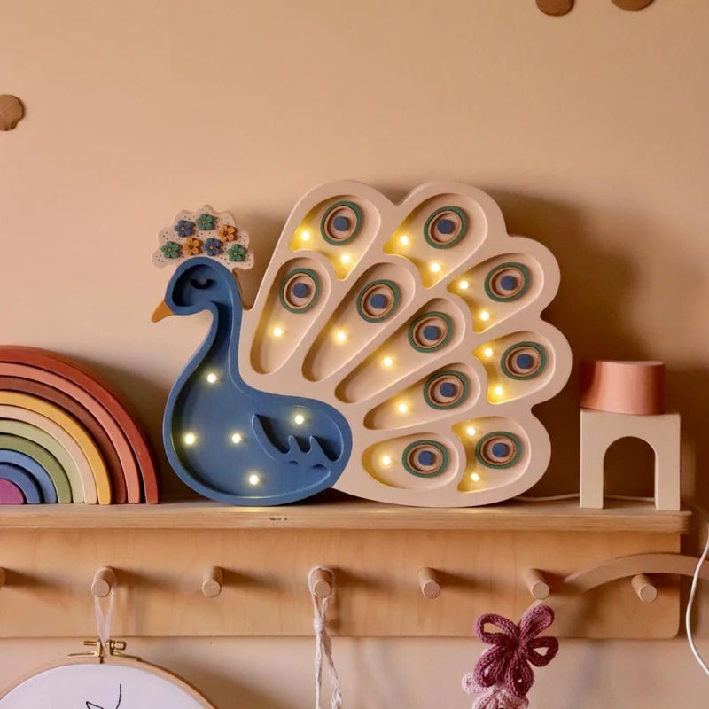 LED Nachtlicht Pfau aus Holz, dimmbar