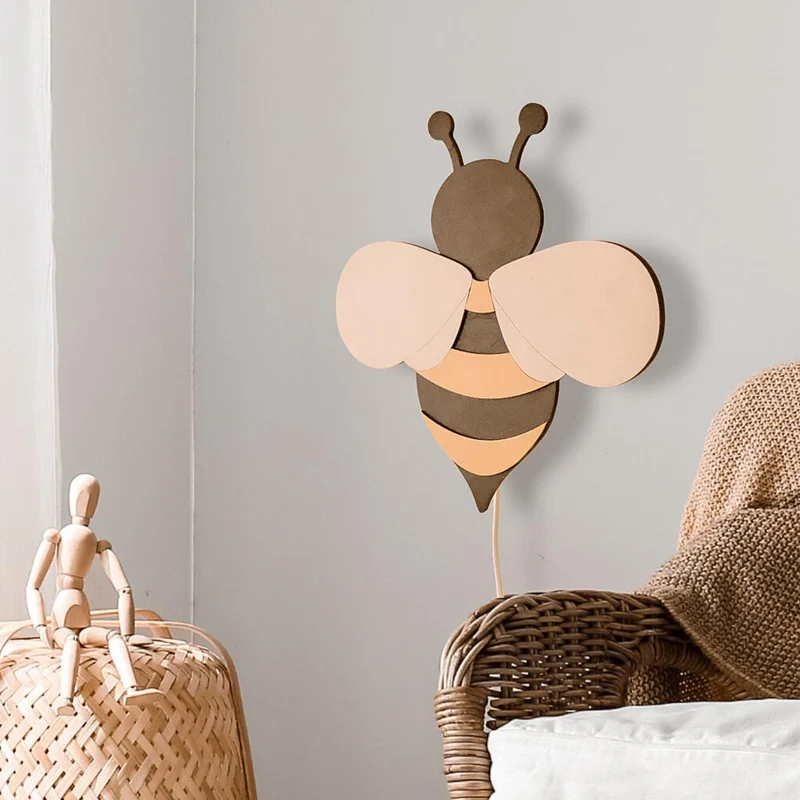 Wandlampe Biene aus Holz