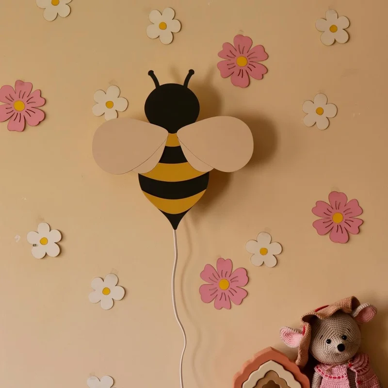Wandlampe Biene aus Holz