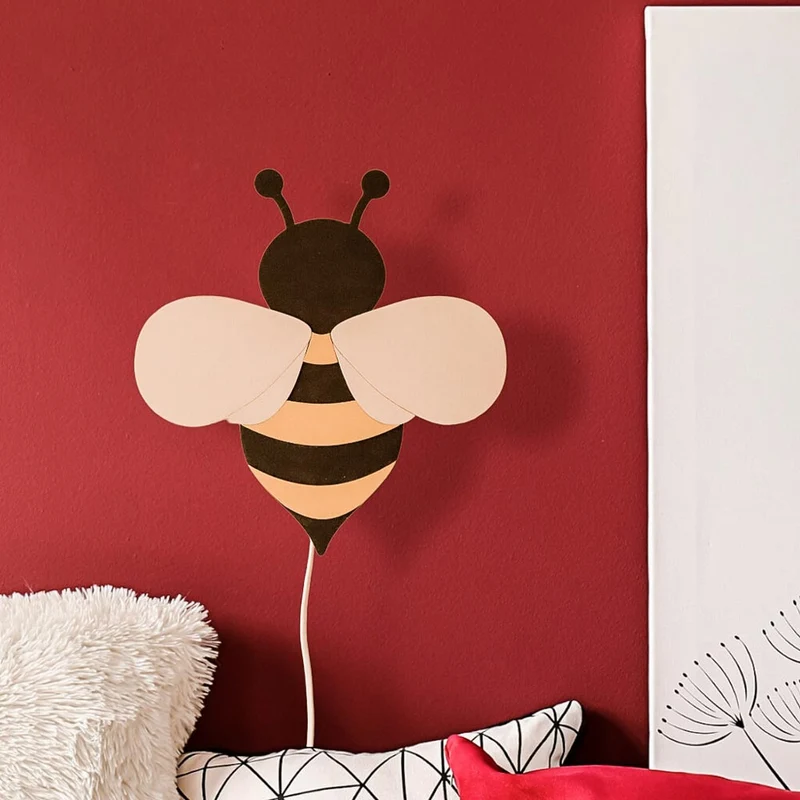 Wandlampe Biene aus Holz