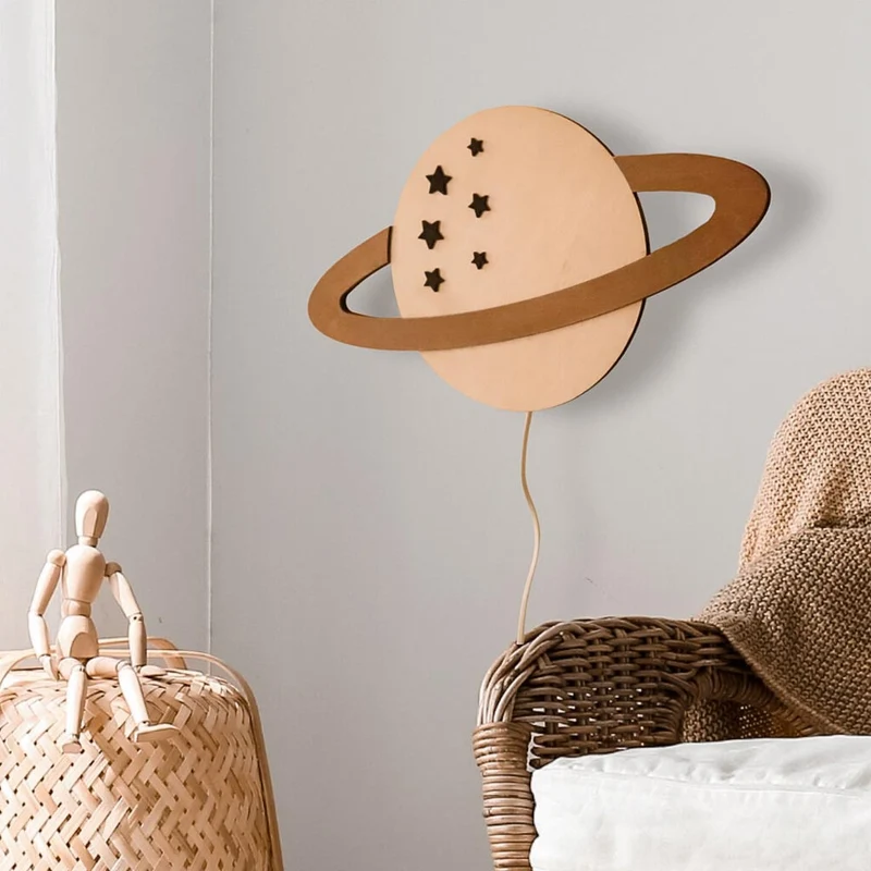Wandlampe Saturn aus Holz