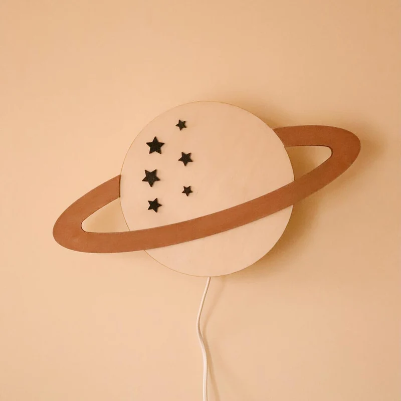 Wandlampe Saturn aus Holz