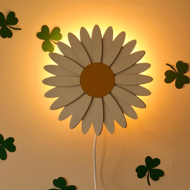 Wandlampe Gänseblümchen aus Holz