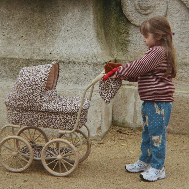 Minnie Puppenwagen in Leo