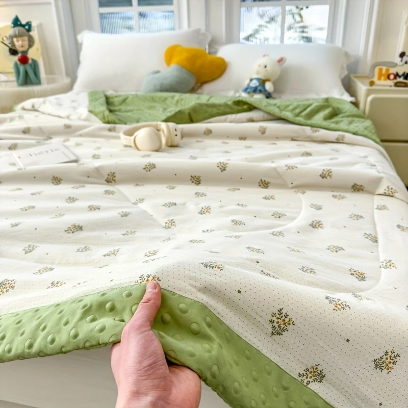 Euroselle Lightweight Floral Summer Quilt For Breathable Sleep Comfort