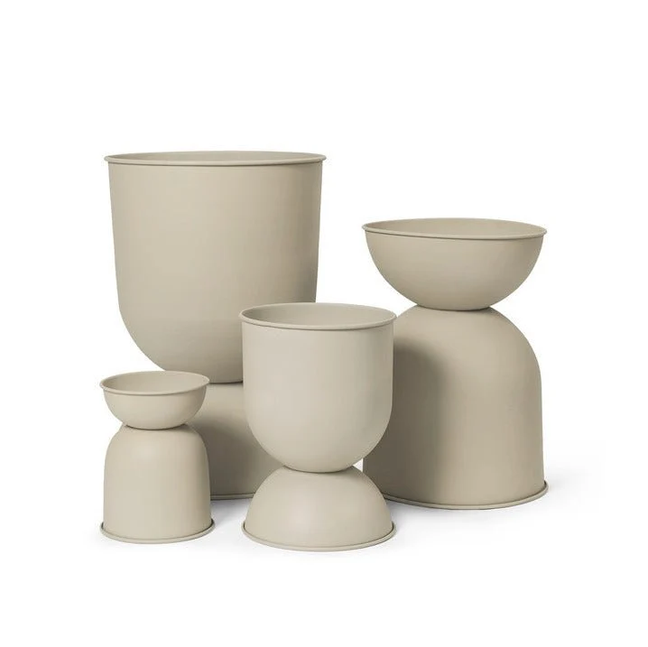 Hourglass Blumentopf cashmere Medium 59cm - ferm LIVING