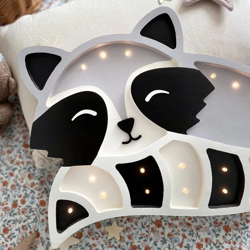 Handgemachte LED Holzlampe Waschbär, 29 x 37 cm
