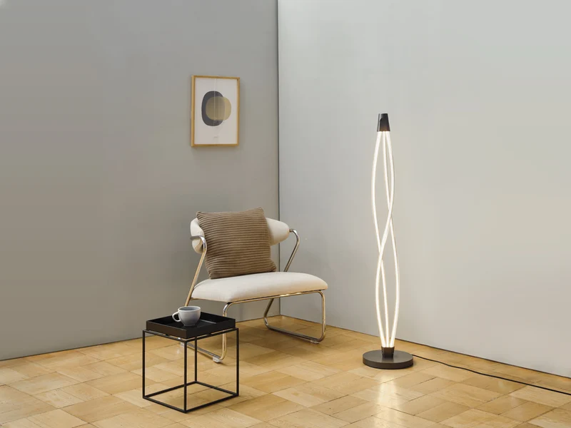LEDVANCE Swirl Floor Stehleuchte aus geschwungenem Polycarbonat mit LED und Filament-Design, 22 W, 2400 lm, 3000 K, 830 warmweiß, dimmbar, dunkelgrau, 260 mm, IP20