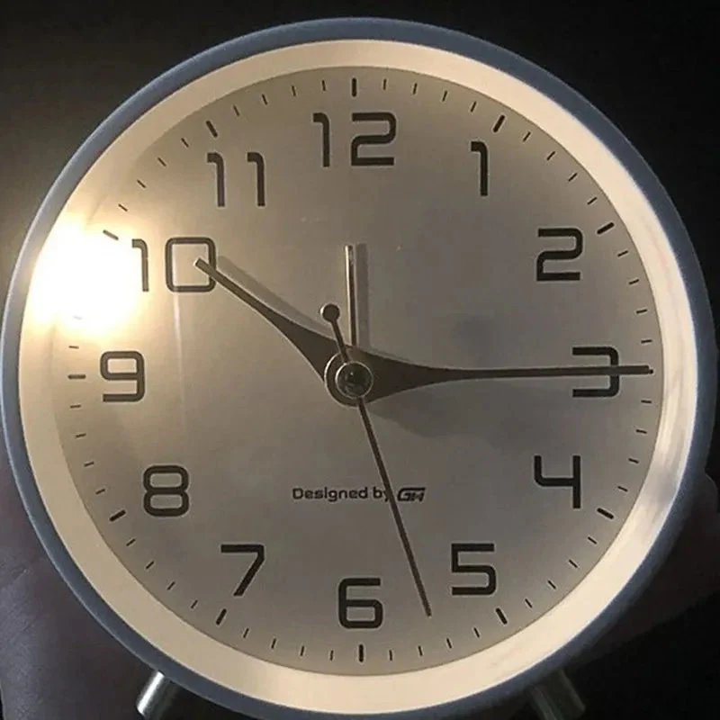 Euroselle Silent Scandinavian Table Clock For Modern Interiors
