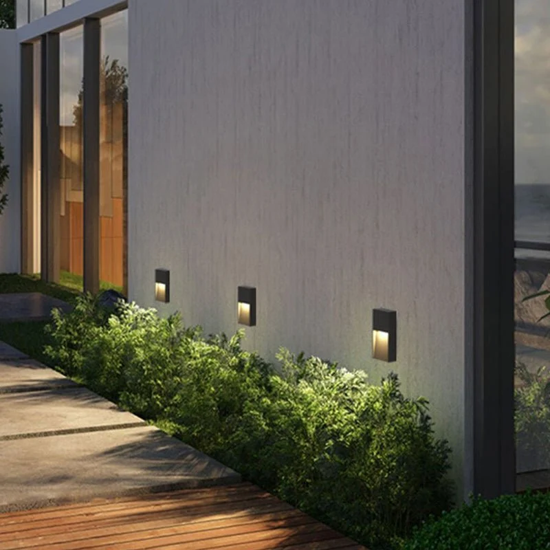 Euroselle Kireva Square LED Outdoor Wall Light Aluminum Finish
