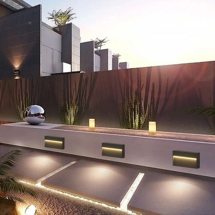 Euroselle Kireva Square LED Outdoor Wall Light Aluminum Finish