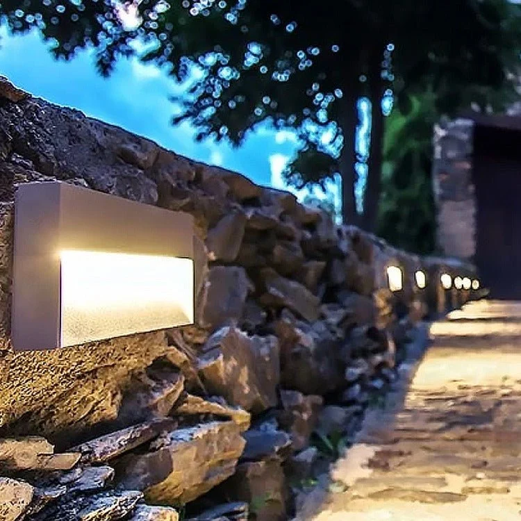 Euroselle Kireva Square LED Outdoor Wall Light Aluminum Finish