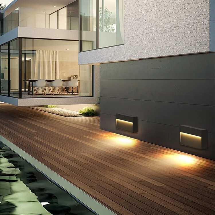 Euroselle Kireva Square LED Outdoor Wall Light Aluminum Finish