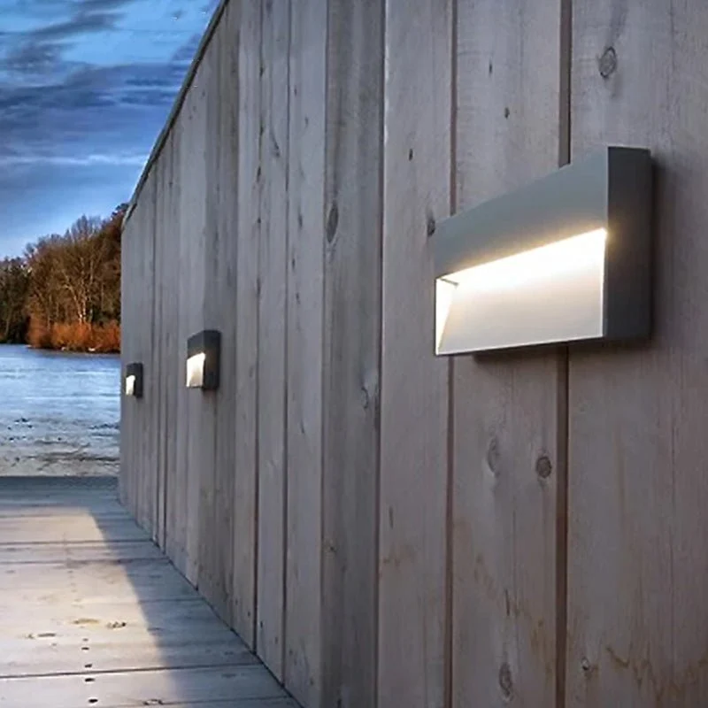 Euroselle Kireva Square LED Outdoor Wall Light Aluminum Finish