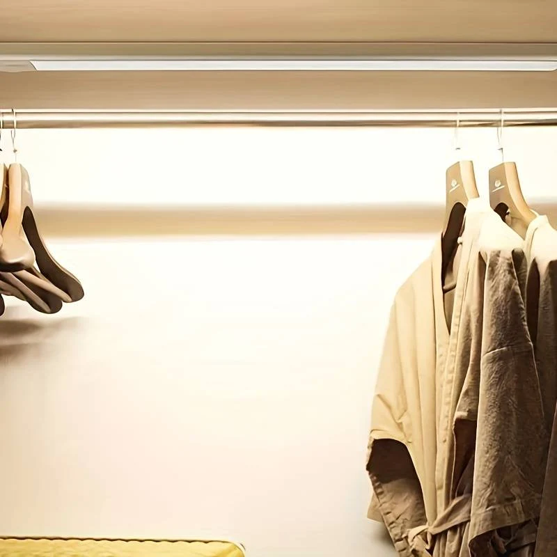 Euroselle NovaGlow Clip-On Motion Light Lamp For Wardrobes And Cupboards And Kitchen Area