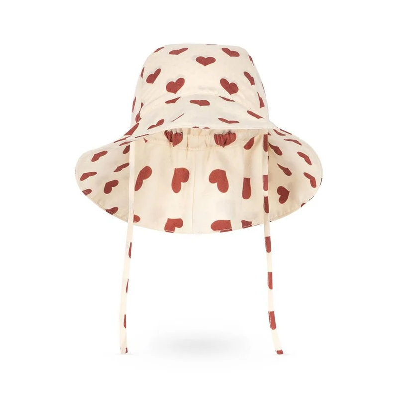 Cianna Sonnenhut in Amour Rouge