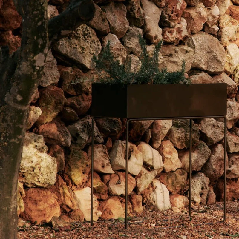 ferm LIVING Blumenkasten Plant Box | mit Füßen aus Metall