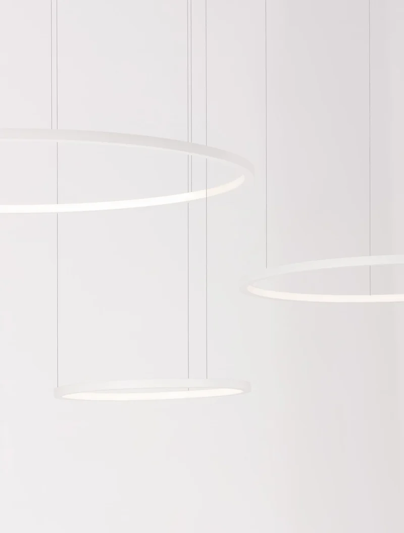 Purple LED Pendelleuchte 3-flammig Ø 130cm 3000K