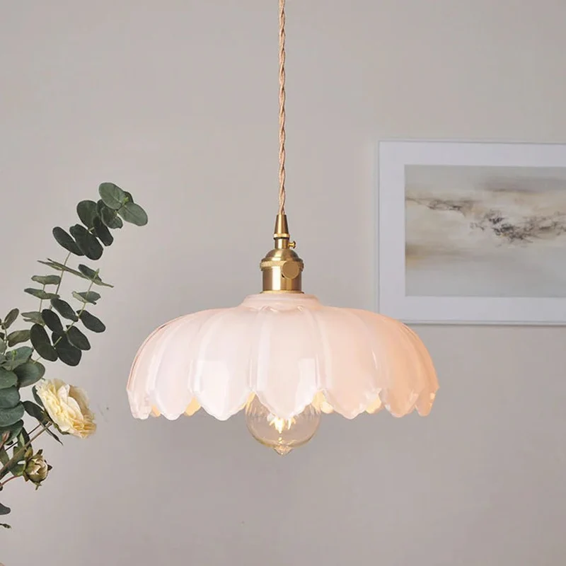 Maribelle Victorian Style Glass Pendant Light With Scalloped Floral Motif Adjustable Cable Euroselle