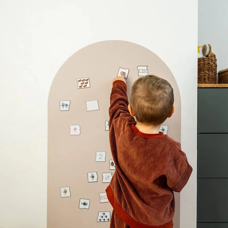 Magnettafel mit abgerundetem oberen Abschluss in Beige (100 x 58 cm)