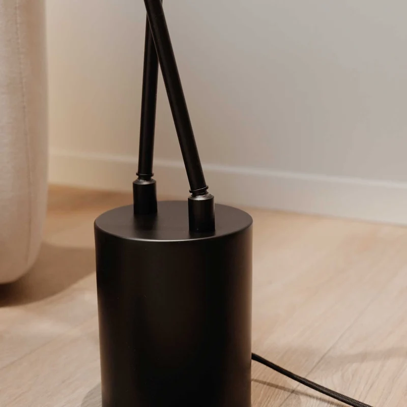 s.luce Beam LED Stehleuchte 2-flammig 145cm Touchdimmer