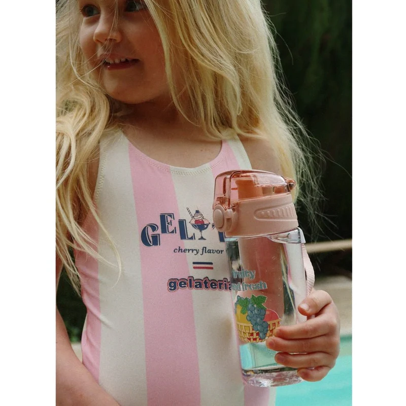 Wasserflasche fruchtig und frisch