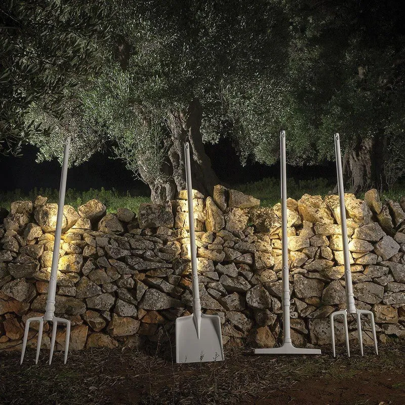 Karman Tobia LED Außen-Stehleuchte Heugabel Weiß