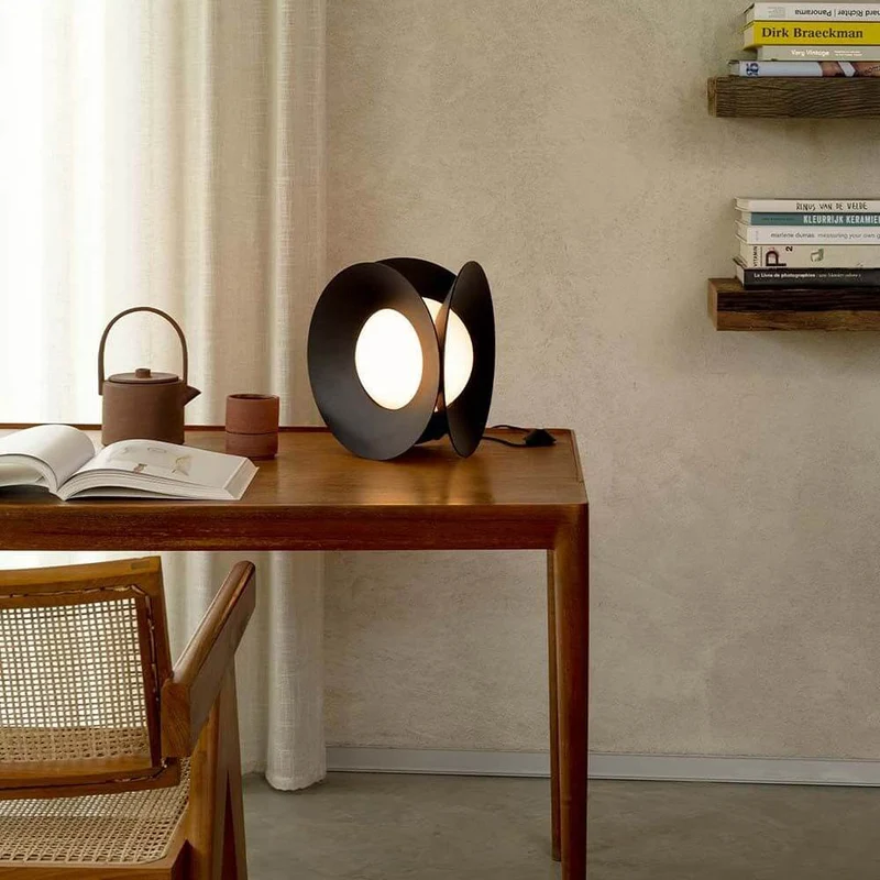 DCWéditions Armen LED Tischleuchte Matt-Schwarz