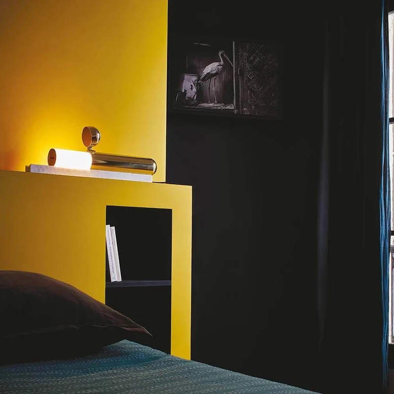 DCWéditions ISP LED Marmor Tischleuchte Messing-Lackiert