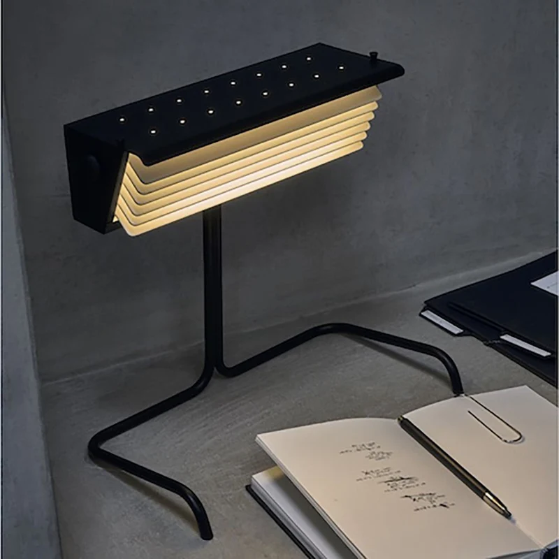 DCWéditions Biny Tischleuchte mit Lamellen