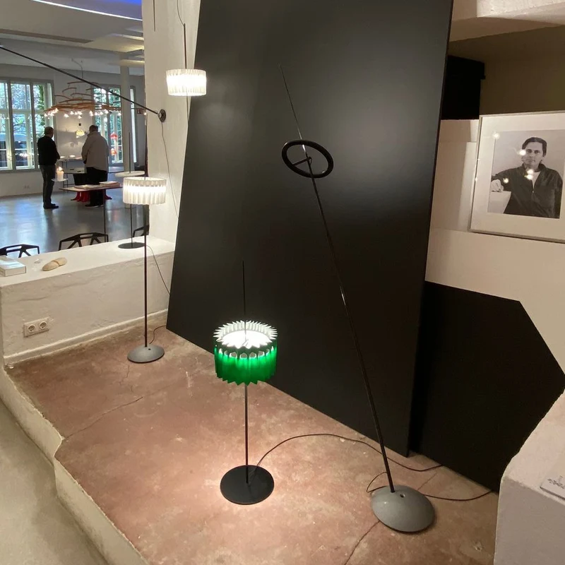 Ingo Maurer LED Stehleuchte Ringelpiez drehbarer Ring