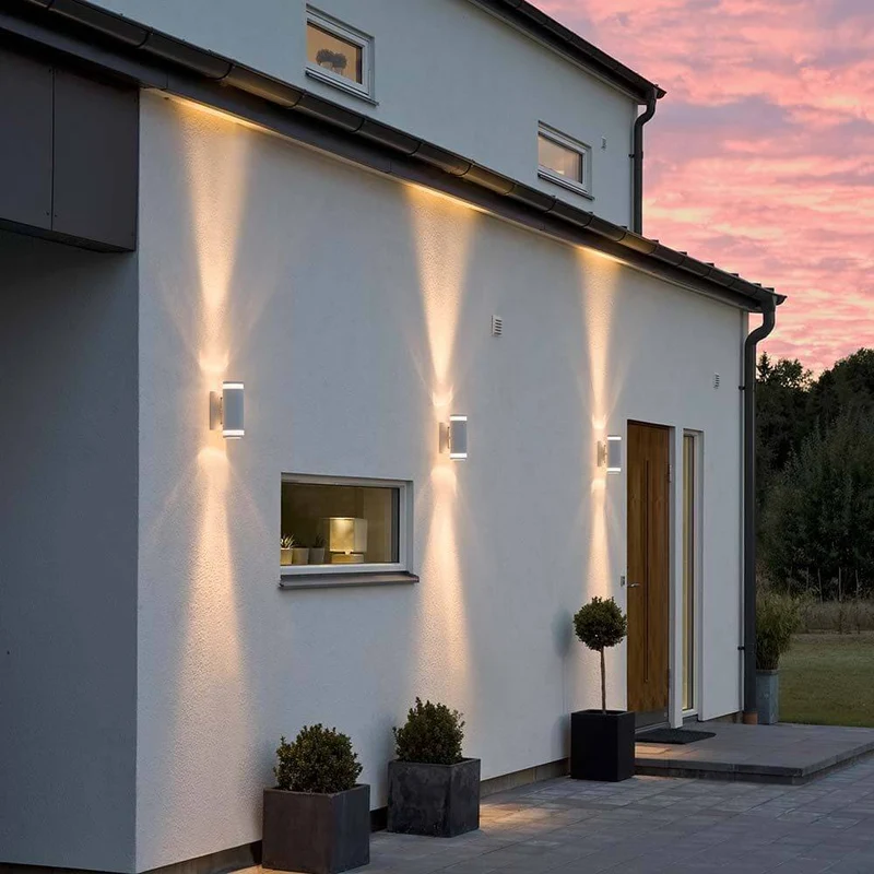 Modena Außen-Wandleuchte mit doppeltem Lichtkegel Weiß