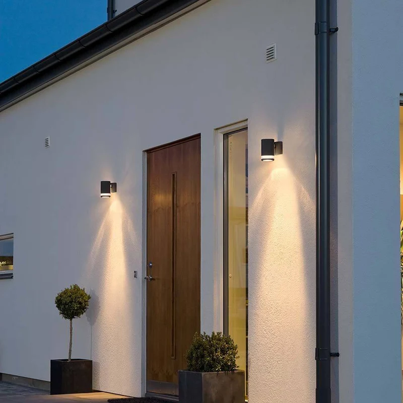 Modena Außen-Wandlampe Schwarz mit Reflektor