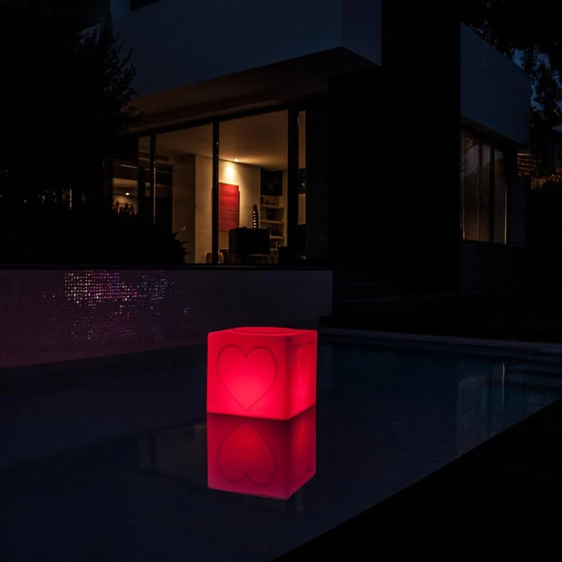 Schwimmfähiger Akku-LED-Lichtwürfel The Love