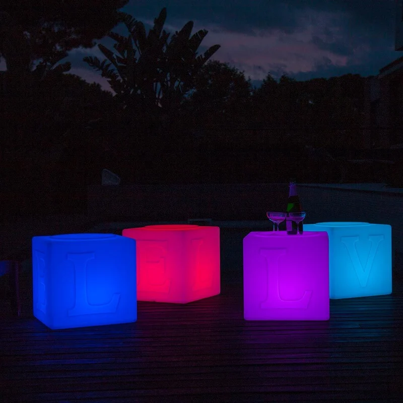 Schwimmfähiger Akku-LED-Lichtwürfel The Love