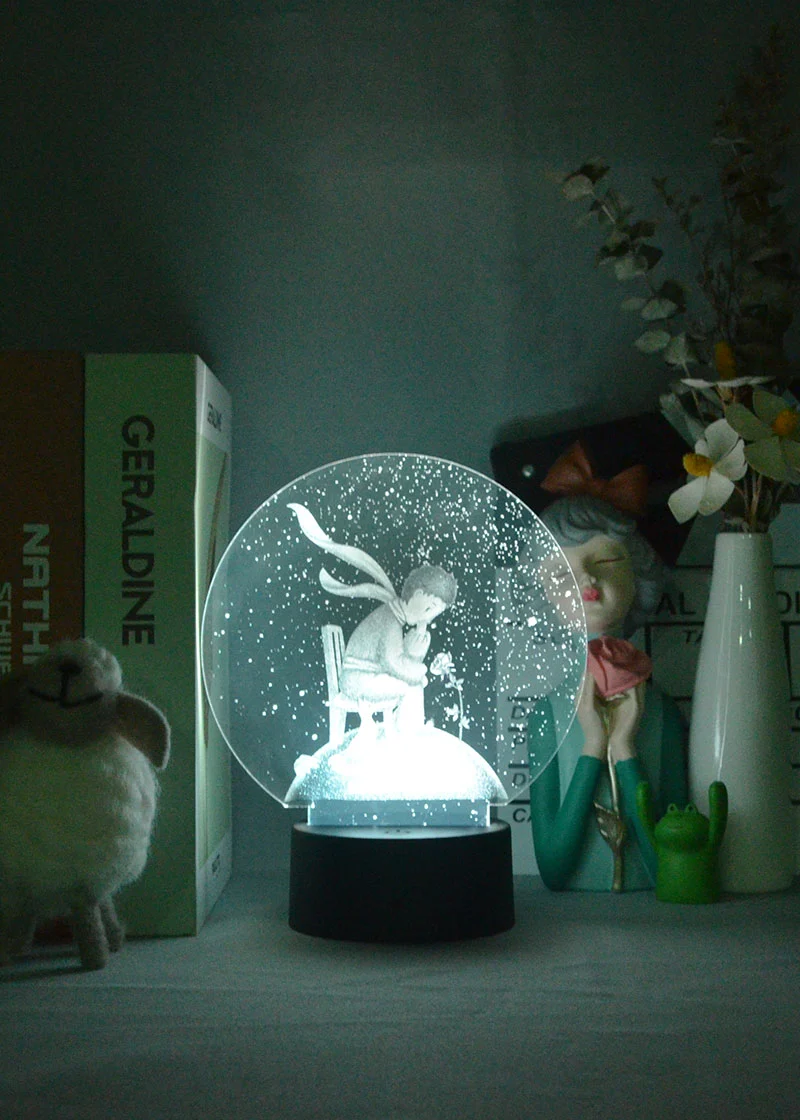 Nachtlicht mit Glaskugel Winter Motiv und Farbwechsel
