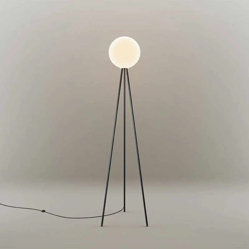 s.luce Dreibein-Stehleuchte Orb Tripod 160cm mit Glaskugel