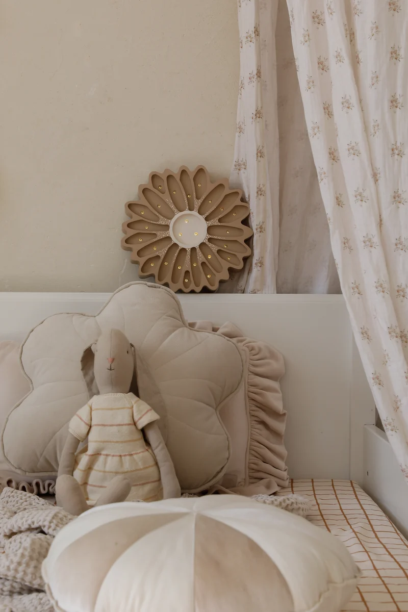 Little Lights Daisy Night Light | Cappuccino Dots