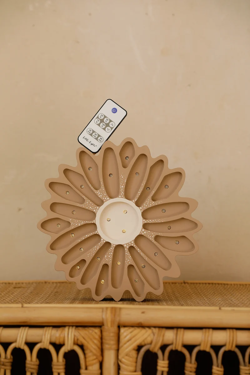Little Lights Daisy Night Light | Cappuccino Dots
