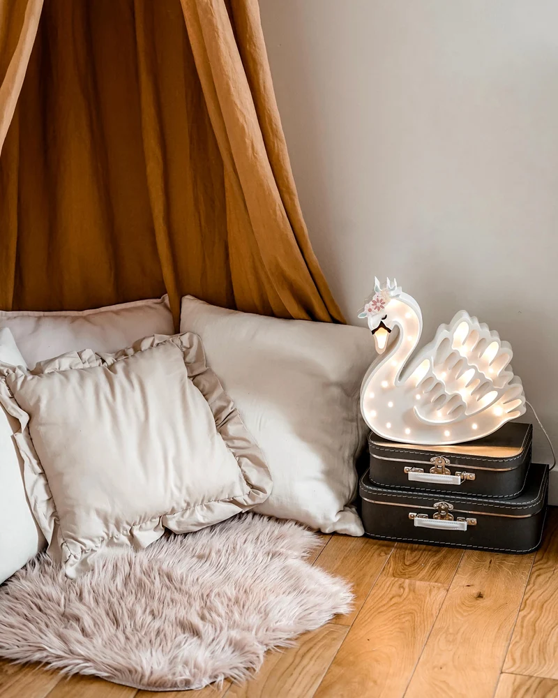 Little Lights Swan Night Light | Lake Flower White