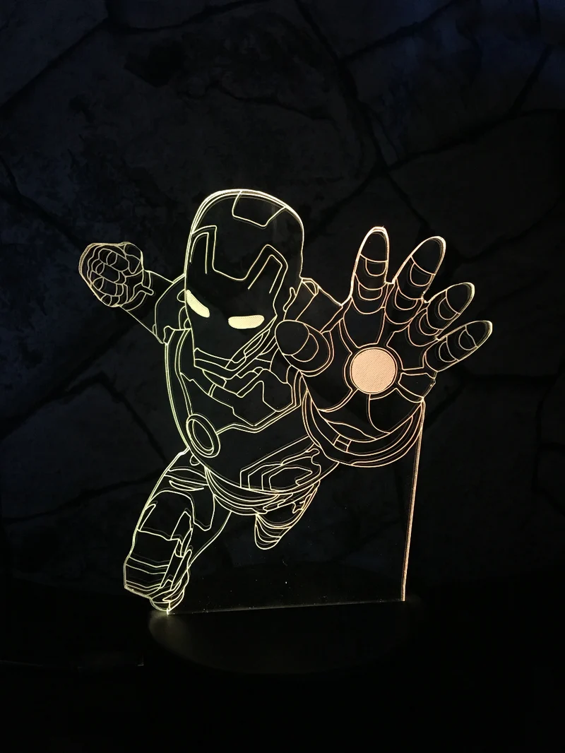 Iron Man Lampe - Tischlampe - Nachtlicht mit 3D Effekt und Farbwechsel