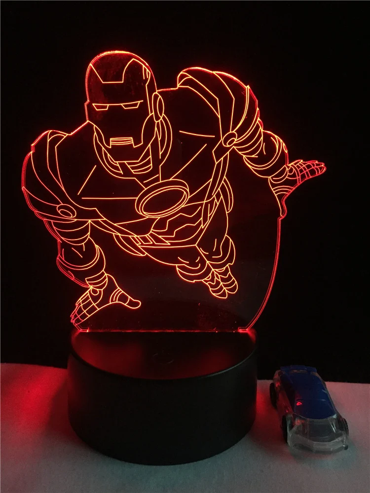 Iron Man Lampe - Tischlampe - Nachtlicht mit 3D Effekt und Farbwechsel